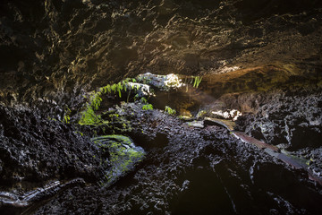 Tunnel de lave du volcan piton de la fournaise