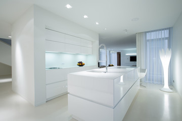 White gleaming kitchen