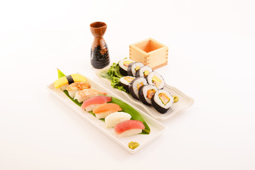 おいしそうなお寿司と日本酒