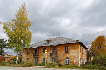 old house autumn sky