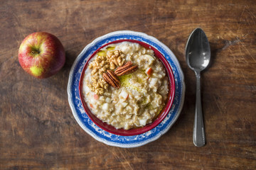 Rustic oatmeal with apple and pecans