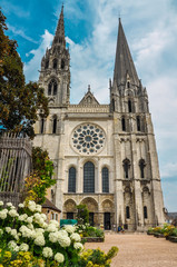 Fototapeta na wymiar Façade ouest de la cathédrale de Chartres, Portail Royal, France, gothique