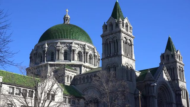 A beautiful Cathedral Basilica Catholic church stands near downtown St. Louis, Missouri.