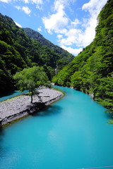 夏の寸又峡　大間ダム湖