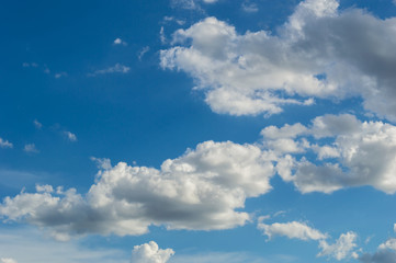 Fototapeta na wymiar white cloud with blue sky background