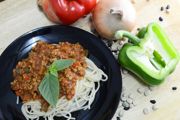 spaghetti white tomato suace
