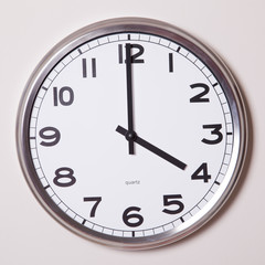 orologio alle quattro in punto