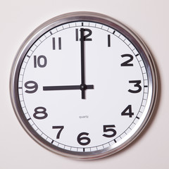 orologio alle nove in punto