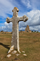 The cross and the church ruins of Kapelludden, Oland, Sweden © Kevin Cho