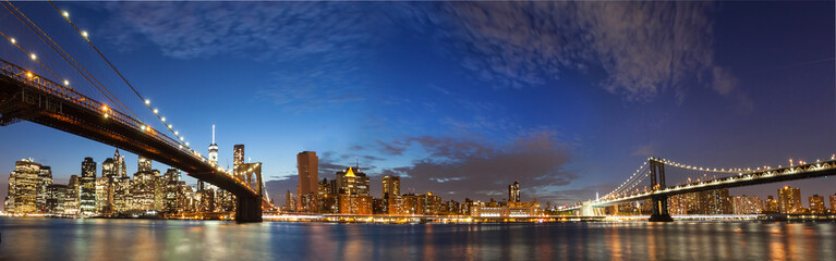 Fototapeta na wymiar Panorama na Manhattan - Most Brookliński