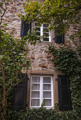 Fototapeta na wymiar Fenster von alten Haus