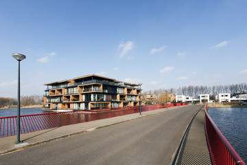 Obraz premium Bridge to a residential district