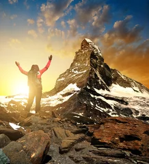Foto op Plexiglas Matterhorn Meisje in de bergen - Pennine Alpen, Zwitserland