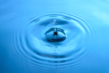 Naklejka na ściany i meble Drop of water in blue