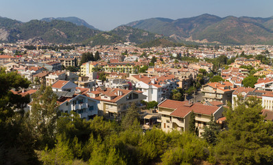 Вид на жилые кварталы города Мармарис, Турция