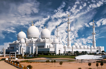 Fototapeta na wymiar Sheikh Zayed mosque in Abu Dhabi