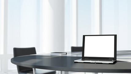 Laptop auf Tisch für Präsentation 