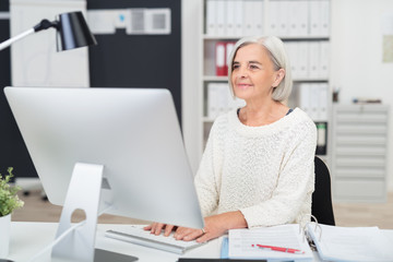 ältere angestellte im unternehmen