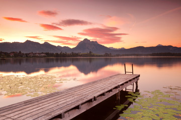 Fototapeta premium Sunset am Steg am Alpensee