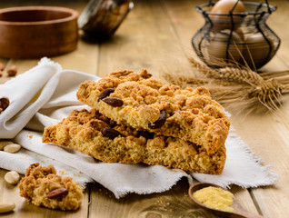 Torta con farina gialla, mandorle e nocciole