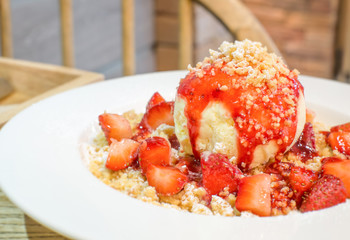 Strawberry crumble pancake