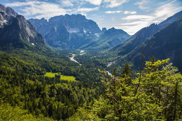 Fototapeta na wymiar Valley with mountains
