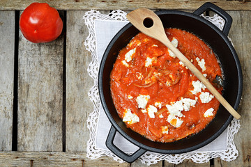 sugo al pomodoro ricotta e speck