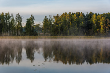 Obraz premium Morning fog on lake