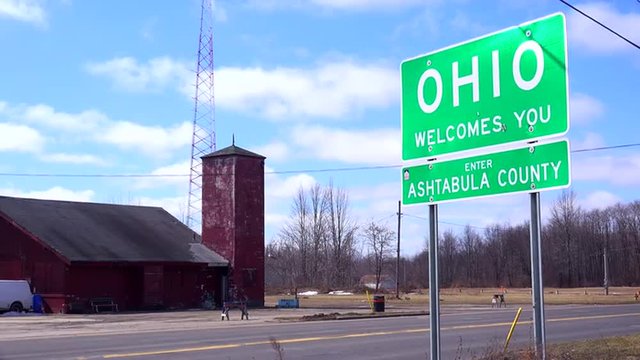 A sign welcomes visitors to Ohio.