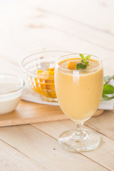 mango smoothie