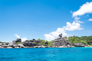Obraz premium Koh Similan No.8 Island with Sailing Boat Rock landmark in Simil