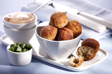 round meatballs with garlic yogurt sauce 