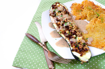 Gefüllte Zucchini mit Sojafleisch