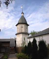 Fototapeta na wymiar башня монастыря