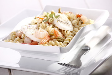 fresh shrimp with cheese and pasta  