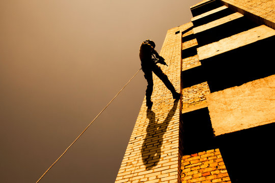 Fast Roping Onto Building Fast-Roping Bilder – Durchsuchen 170 Archivfotos, Vektorgrafiken und ...