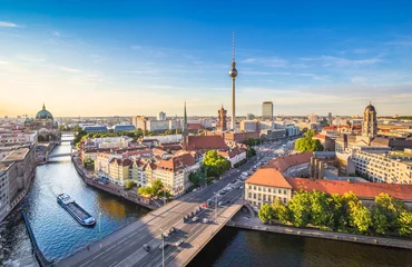 Abwaschbare Fototapete Berlin Berliner Skyline-Panorama mit Fernsehturm und Spree bei Sonnenuntergang, Deutschland
