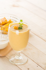 mango smoothie