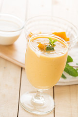 mango smoothie