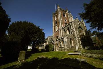 Fototapeta premium British Church with gravestones in St Albans