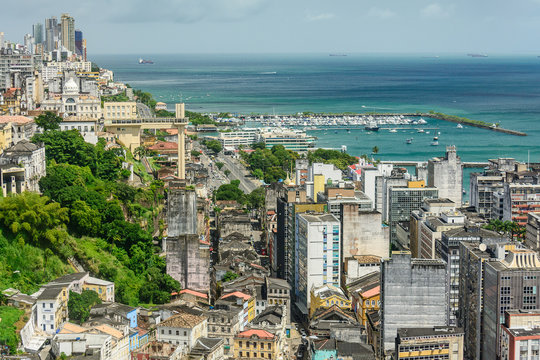 Elevador Lacerda, com Cidade Alta e Cidade Baixa, em Salvador - Bahia - Brasil