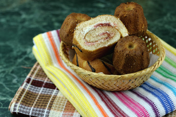 Biscuit roll with stuffing