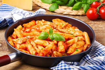 Penne with roasted chicken in tomato sauce