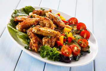 Grilled chicken wings and vegetables 