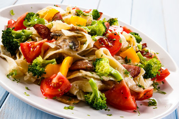 Pasta with sausages and vegetables 