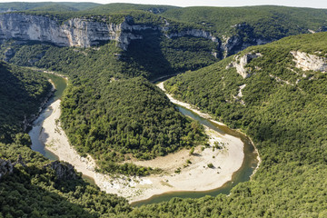 Fototapeta na wymiar Der Fluss Ardeche in Frankreich