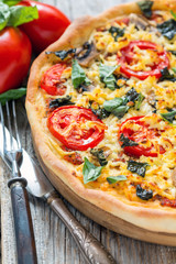 Pizza with tomatoes and cheese.