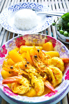 Thai food, yellow curry with big prawn and jusmine rice