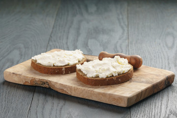 Fototapeta na wymiar rye bread with cream cheese on wood table