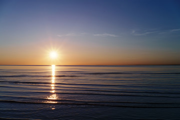 Obraz premium sunset on baltic sea beach